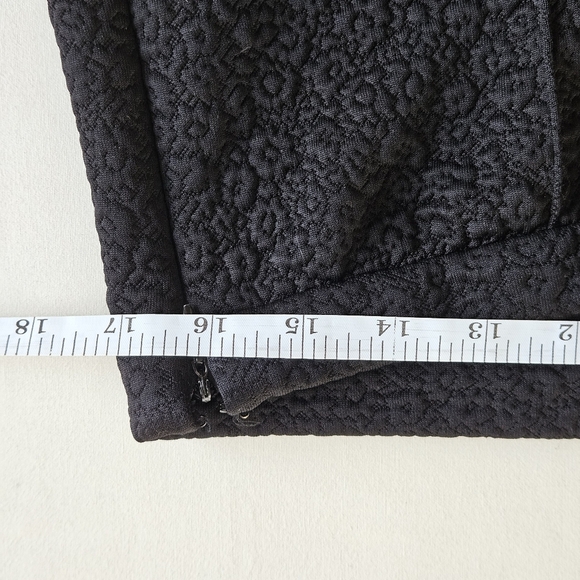 Michael Kors Elegant Black Textured Women's Pants. Size Large - Picture 8 of 9
